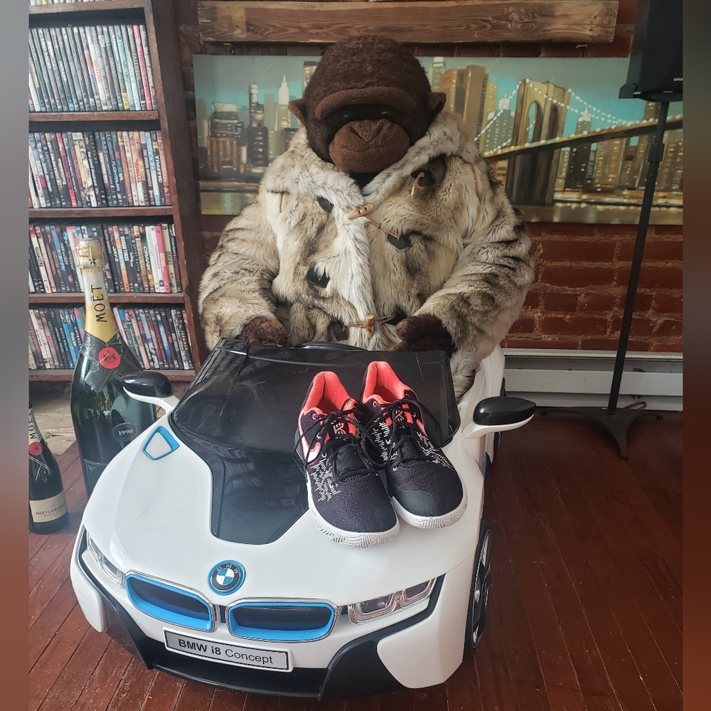 Nike Kyrie "Flytrap) - image 1